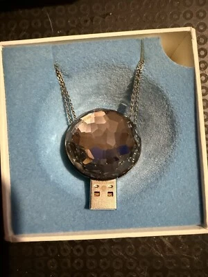 Cristallo attivo Philips Swarovski (cromo luna) FM02SW31 2 GB USB PREZZO AL PUBBLICO £149 - Immagine 1 di 4