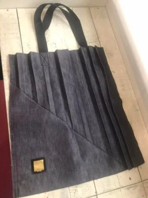 Bolso de Mano Issey Miyake Novedad Plisado Auténtico Hecho en Japón Negro W16" H17" Foto 1 de 4