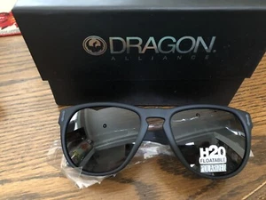 NUEVAS CON ETIQUETAS DRAGON MARQUIS Negro Mate/Gris Flotables Gafas de Sol Caja Bolsa - Imagen 1 de 3
