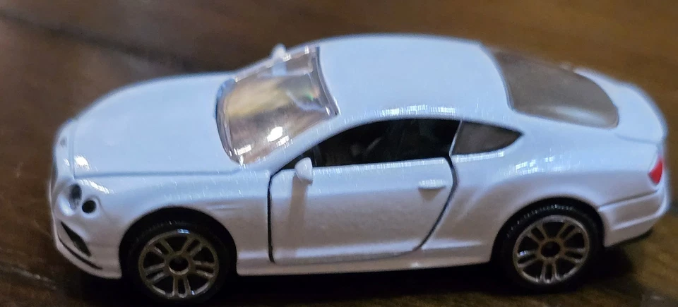 3-дюймовый Bentley Continetial масштаб 1:64 GT v8 S Majorette белый автомобиль открывающиеся двери - Изображение 1 из 4