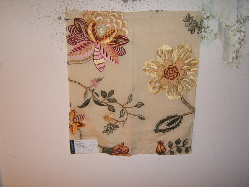 G P & J Baker, Broadlands, Floal Bordado, 16" W X 18" L, Color Multi Foto 1 de 1