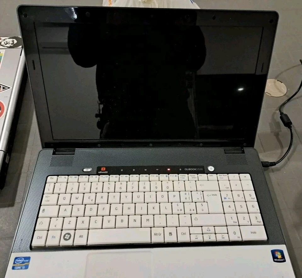 Notebook Olivetti Olibook S1530 - Intel I3 15,6" - 2 GB DDR3 - Leggi Descrizione - Immagine 1 di 1
