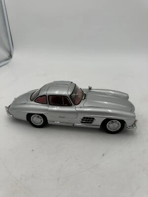 RARE 1/18 Minichamps Mercedes Benz 300sl Missing 1 Headlight & 1 Wiper - Image 1 of 4