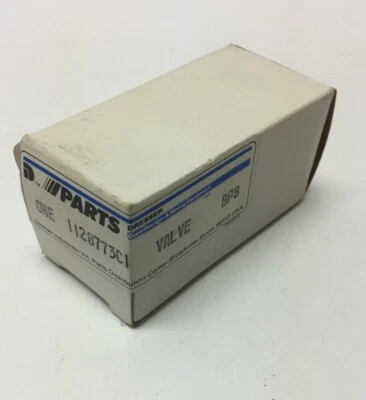 Komatsu Dresser 1228773C1 Safety Relief Valve. Komatsu Dresser Valve 1128773c1. - Image 1 of 4