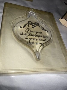 Vintage Hallmark Andenken 1984 Weihnachtsschmuck "Spirit of Christmas Lives in... - Bild 1 von 11