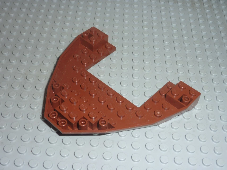 LEGO Redbrown Boat Base Bow 12 x 10 Réf 47404 Set 6210/10210/6243 - Photo 1/1