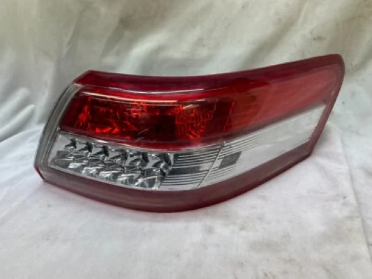Luz trasera LED brillante del lado derecho del pasajero Toyota Camry 2010-2011 4 puertas OEM Foto 1 de 3