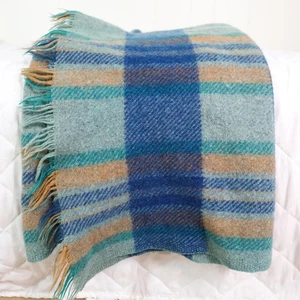 Vintage Schottenkaro Decke 100 % Wolle 57 x 66 gebraucht, in einwandfreiem Zustand Überwurf blau hellbraun Fransen 37 x 64 - Bild 1 von 4