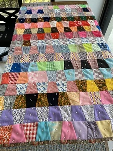 Edredón Patchwork Hecho a Mano Algodón Poliéster Rojo Negro Rosa Azul De Colección Años 70 80 - Imagen 1 de 9