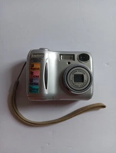 Nikon Coolpix 2200 Digital Camera 2.0 MP Silver UNTESTED *Needs Battery* - Picture 1 of 6