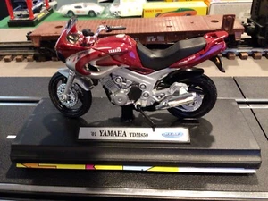 Welly 1/18 Die Cast 2001 Burgundy Yamaha TDM850 Motorcycle - Picture 1 of 10