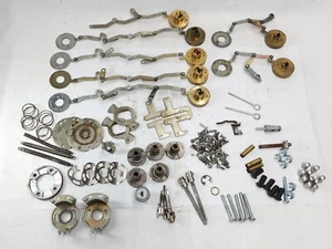 LOTE DE PIEZAS: Surtido de piezas simples, aproximadamente 2,5 libras, ver fotos, varios embragues - Imagen 1 de 8