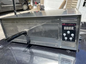 Wisco Industries Commercial Countertop Pizza Oven Model 425A 18x15x8 Restaurant - Picture 1 of 6