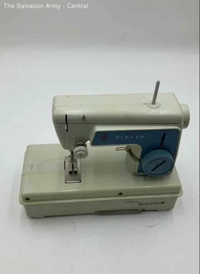 Singer Gray The Little Touch And Sew Nähmaschine mit Pedal und Koffer - Bild 1 von 4