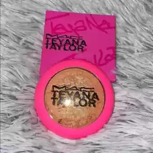 MAC TEYANA TAYLOR HOUSE OF PETUNIA acabado de piel mineralizado ~ 0.26 oz / 7.5 g, nuevo en caja - Imagen 1 de 9