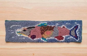 PRIMITIVE Wool RUG HOOKING- HAND HOOKED, Salmon FISH, FOLK Art Decor Kitchen - Picture 1 of 7