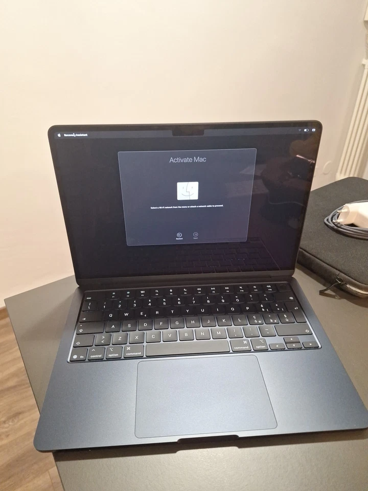 Apple MacBook Air M4 13'' - 16GB RAM - 256GB SSD Midnight COME NUOVO  - Immagine 1 di 4