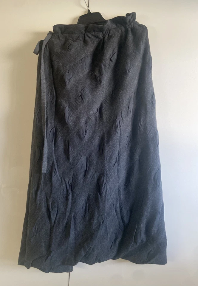 Falda envolvente de lana gris Comme des garçons para mujer talla libre hecha en Japón Foto 1 de 4