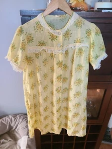 Vintage Aristrocrat by Superior Yellow Floral w/Lace Trim Gown Medium - Picture 1 of 10