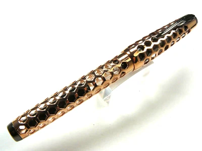 PLUMA ESTILOGRÁFICA PINEIDER NIDO DE ABEJA - ORO ROSA (LIM. EDICIÓN) 14K EXT FINE 88 HECHO Foto 1 de 4