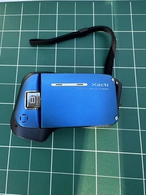 Sanyo VPC-E2 Xacti 8.0MP Video Cam Waterproof w/Battery- No Charger! - Image 1 of 4