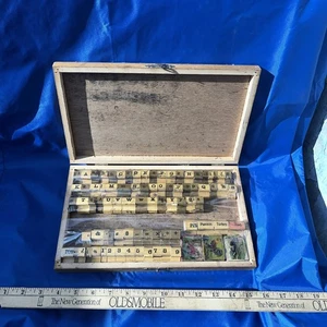 Set pennarelli lettere e numeri in scatola, timbro gomma e legno vintage antichi! - Foto 1 di 4