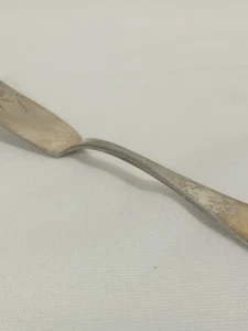 TOWLE MF'G CO PAT. 1889 Butter Knife Silverplate Floral Engraved Shell Handle - Picture 1 of 6