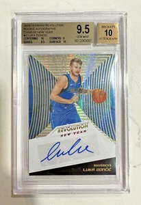 Novato de radiocontrol Revolution Luka Doncic 2018-19 Año Nuevo chino automático #/77 BGS 9,5 SSP - Imagen 1 de 4