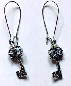 Goth Skull Skeleton Key Silver Tone 1" Dangle Earrings - Picture 1 of 3
