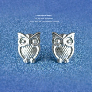Pendientes de tachuelas de búho sabio chapados en plata de acero inoxidable para mujeres/niñas  - Imagen 1 de 2