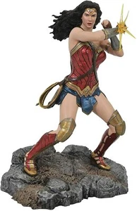 DC Gallery Wonder Woman Bracelets PVC Statue Brand New Sealed - Picture 1 of 7