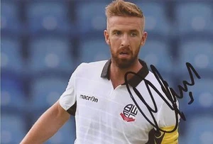 FOTO DE ACCIÓN 6x4 firmada por Mark Beevers Bolton: + certificado de autenticidad - Imagen 1 de 1