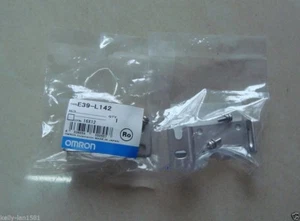 Soporte de montaje ranurado Omron para sensor fotoeléctrico compacto - E39-L142 - Imagen 1 de 2