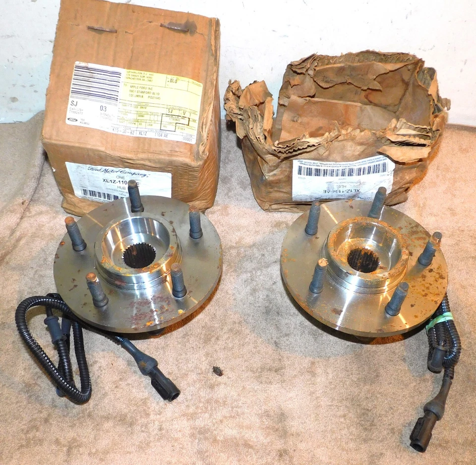 1997-2000 Ford Expedition 4x4 NOS FRONT WHEEL HUBS and BEARING ASSEMBLIES w/ ABS - Image 1 of 4