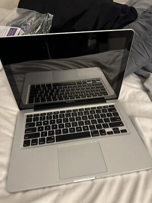 Apple MacBook 13 en 2008 plateado/Intel Core 2 Duo 2,00 GHz, 160 GB 2 GB NVIDIA Ge Foto 1 de 2