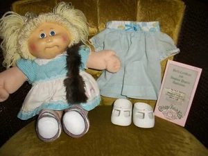 Muñeca Cabbage Patch Kids 1978 1982 vintage pelo rubio ojos azules coletas - Imagen 1 de 2