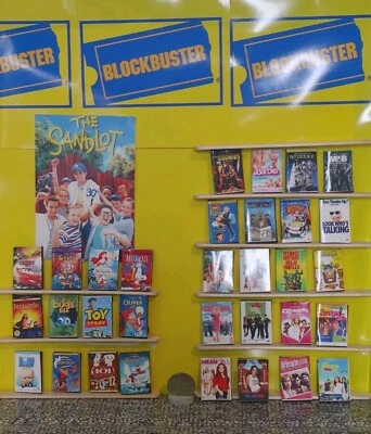 Lote accesorios casa muñecas miniatura tamaño 1:6. ¡SOLO 40 DVD aleatorios!   Foto 1 de 4