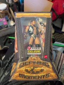 LA Knight - WWE Defining Moments Ringside Exclusive  Toy Wrestling Figure - Bild 1 von 7