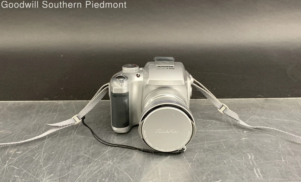 FinePix S3000 3.1MP Digital Camera - Tested - Image 1 of 4