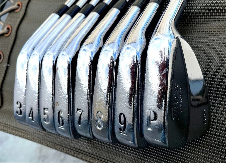 Titleist 690MB Iron Set 3-PW 8pcs Dynamic Gold S300 Stiff RH Japan Golf Club - Image 1 of 4