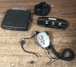 Genuine Motorola CDM1250 AAM25SKD9PW2AN UHF R2 Mobile Radio W/ Control Head, Mic - Picture 1 of 10