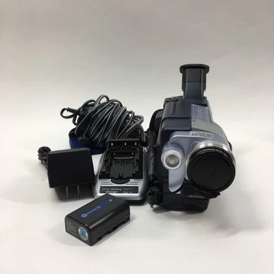 Sony Handycam Digital Video 8 Camcorder DCR-TRV350 - Image 1 of 4