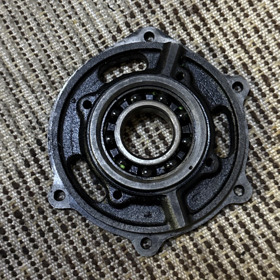 R25/2, R25/3, R26 + R27 BMW передний кривошипный подшипник держатель с подшипником - Изображение 1 из 4