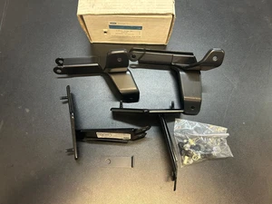 KIT DI FISSAGGIO FARI SUPPLEMENTARI SU PARAURTI FORD FIESTA XR2I 1989-1996 - Foto 1 di 3