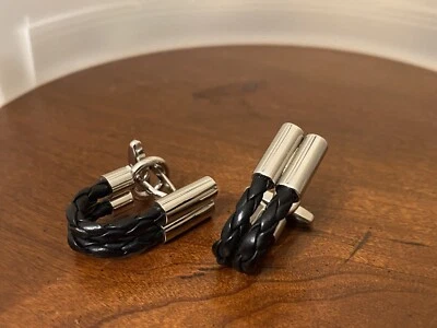Par de gemelos de cuero trenzado negro tono plata Foto 1 de 2