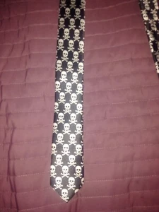 new Urban Outfitters skull print neck tie,Black&White,women/men,satin,punk - Foto 1 di 18
