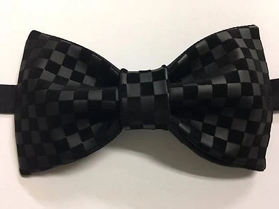 Pajarita personalizada para hombre negra imitación cuero damas preatada ajustable Foto 1 de 4