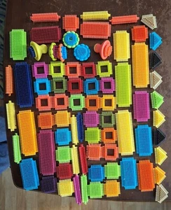 77 Piece Lot Vintage Bristle Blocks Various Shapes - Picture 1 of 2