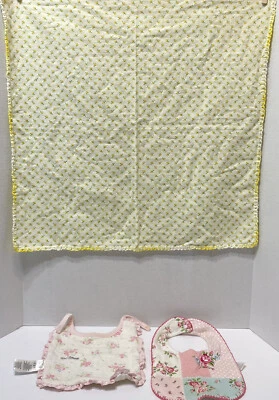 Lote Vintage de 3 Baby Girl Disney Carters Babadores Rosa e Layette Amarela Feita à Mão - Imagem 1 de 4