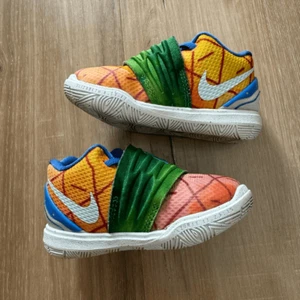 Nike Kyrie 5 Sponge Bob Square Pants Sneakers Toddler Size 5C Pineapple House - Picture 1 of 11